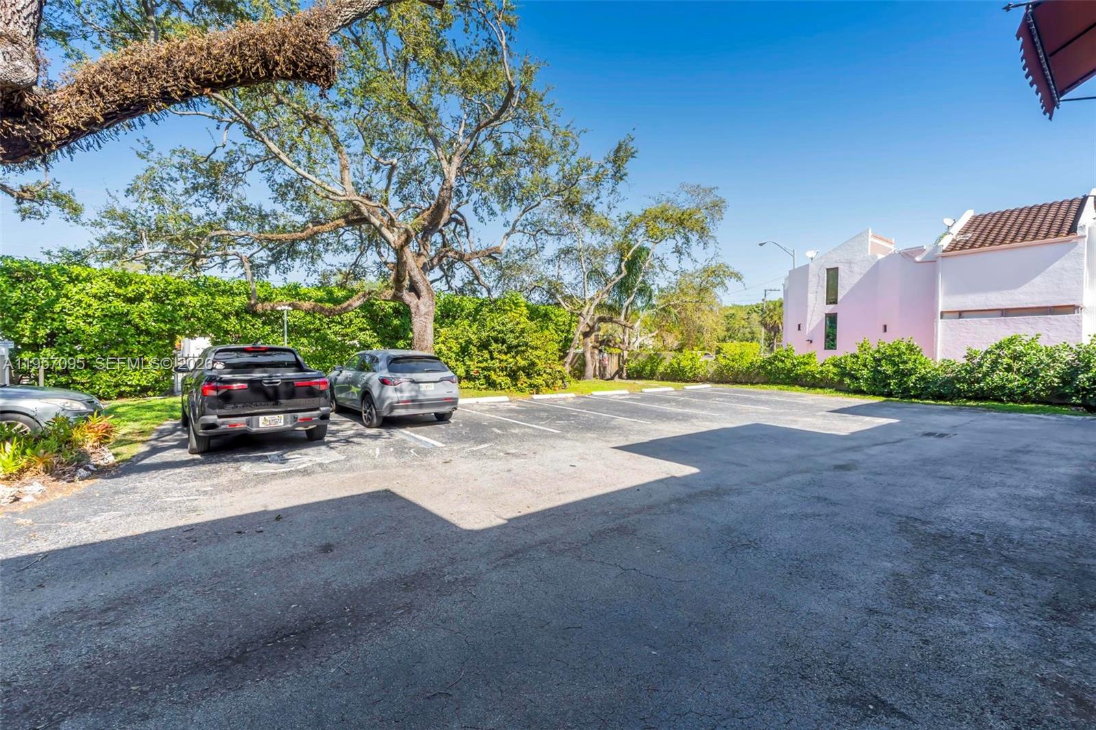 THE OAKS CONDO - Residential Lease