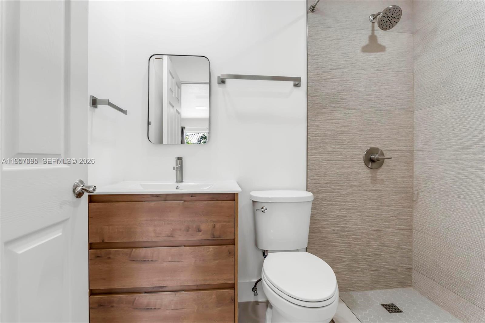 THE OAKS CONDO - Residential Lease