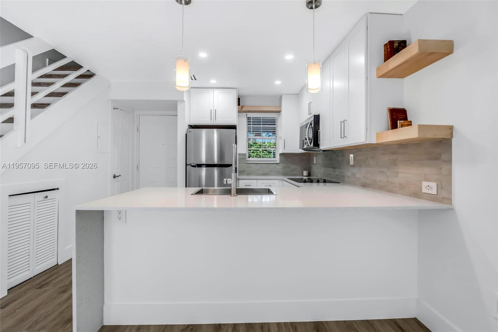 THE OAKS CONDO - Residential Lease