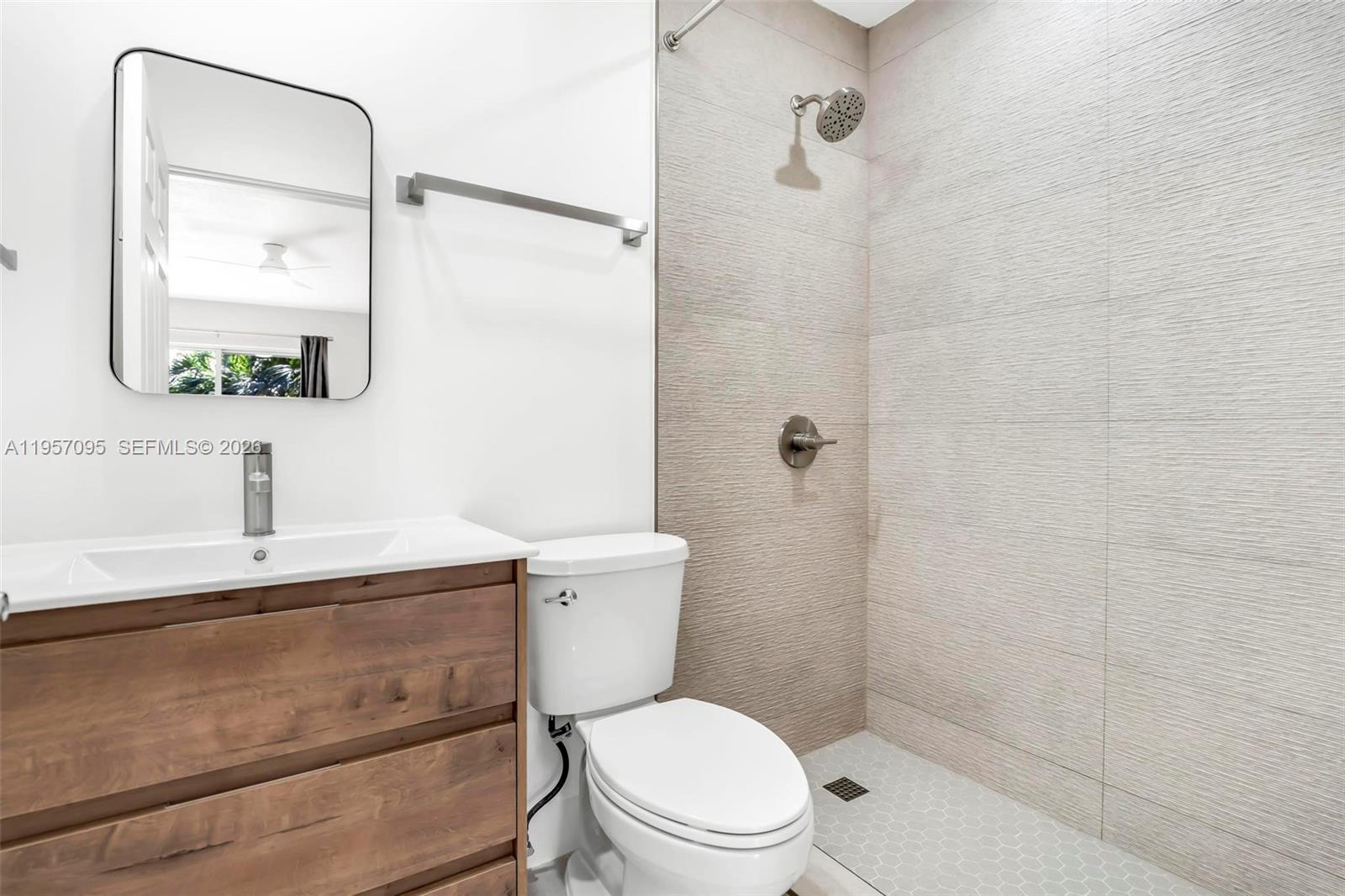 THE OAKS CONDO - Residential Lease