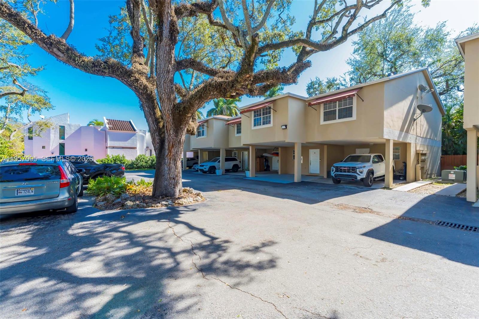 THE OAKS CONDO - Residential Lease