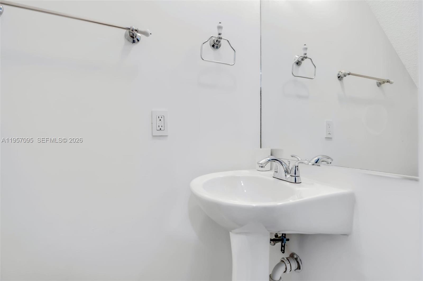 THE OAKS CONDO - Residential Lease