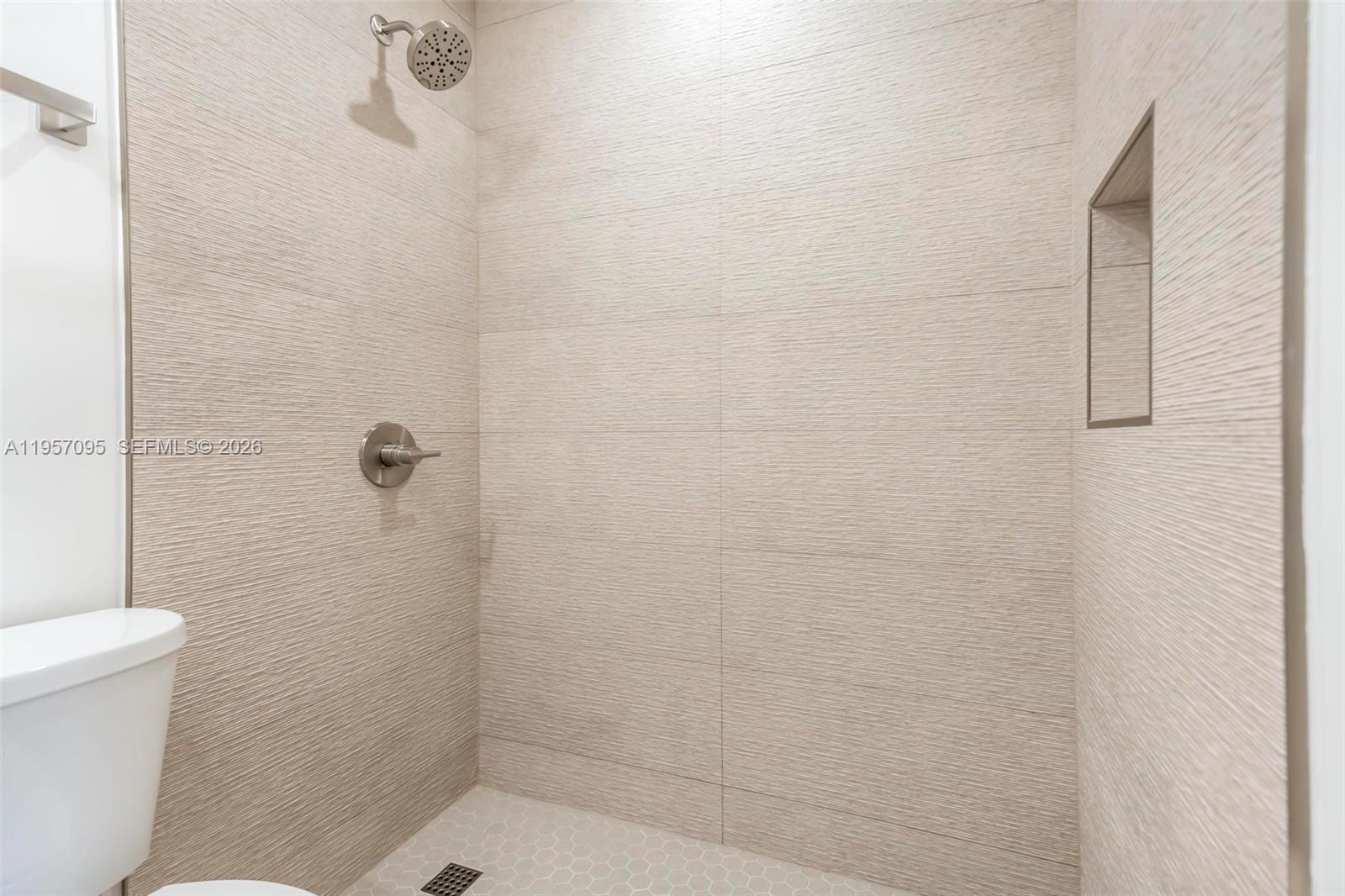 THE OAKS CONDO - Residential Lease