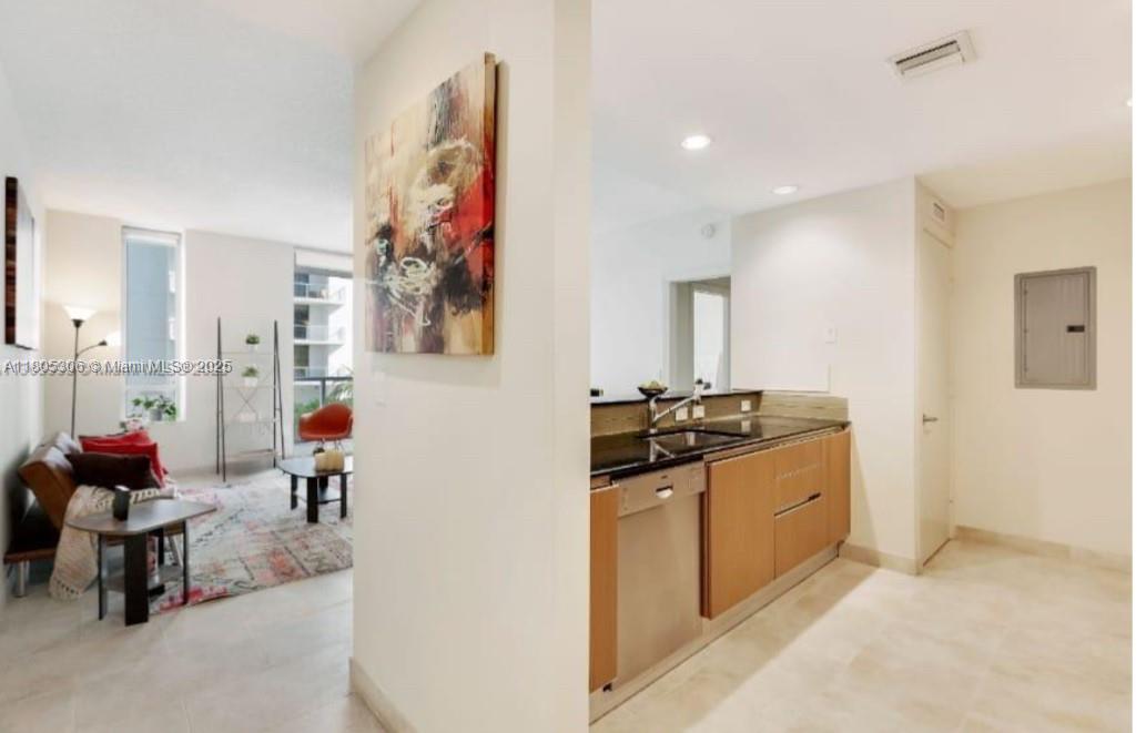 SPECTACULAR 1 bed 1 bath large corner unit FURNISHED in the heart of Brickell Avenue, one. 1 parking space; washer & dryer inside the unit. Walking distance from metro mover , metro rail station ,Mary Brickell Village and Miami Brickell City Center. Building offers great amenities. CAN BE RENT IT SEASONAL FOR 3 MONTHS ALSO (SHORT TERM RENT PRICE $4,300.00)