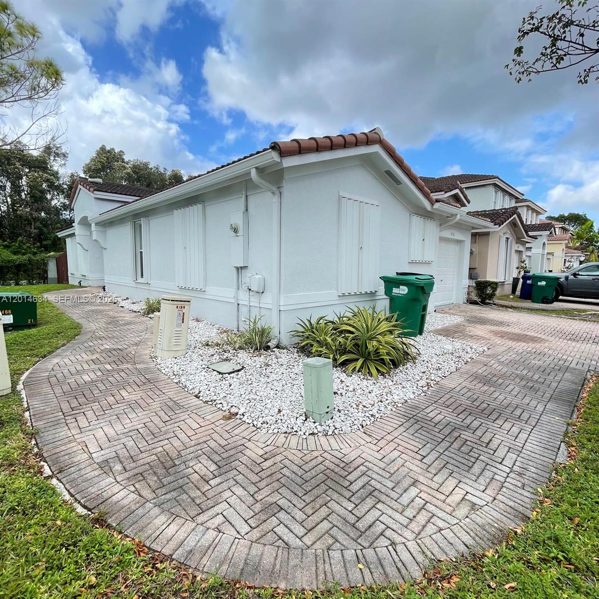 PARK LAKES SEC 3 - Residential Lease