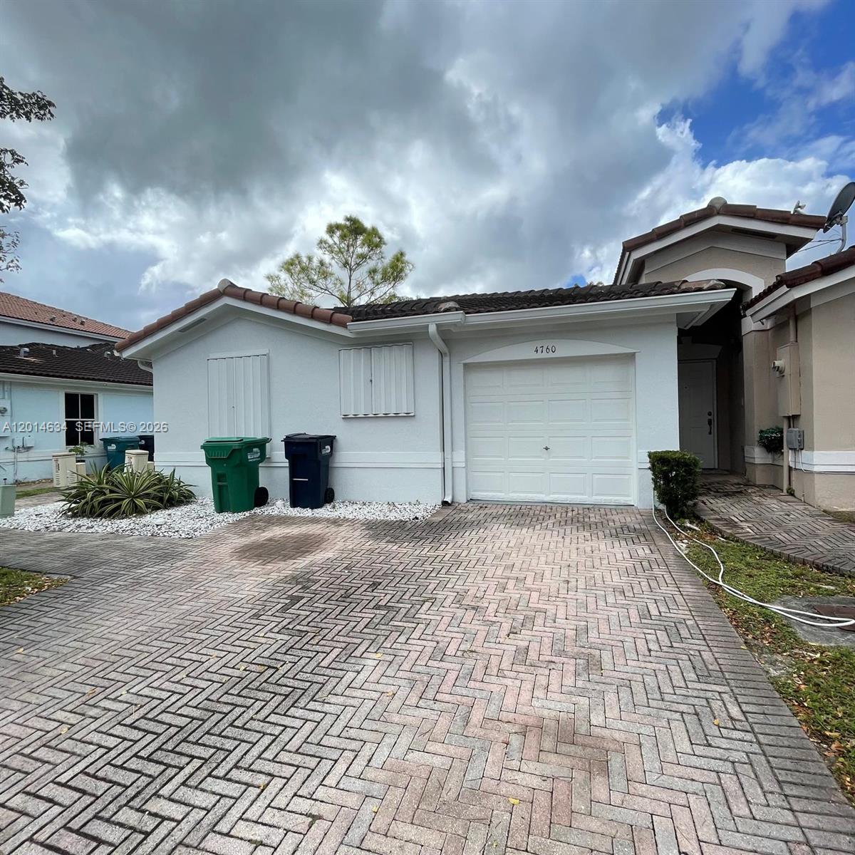 PARK LAKES SEC 3 - Residential Lease
