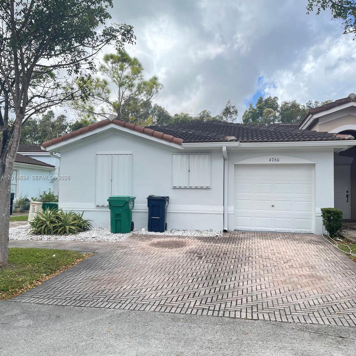 PARK LAKES SEC 3 - Residential Lease