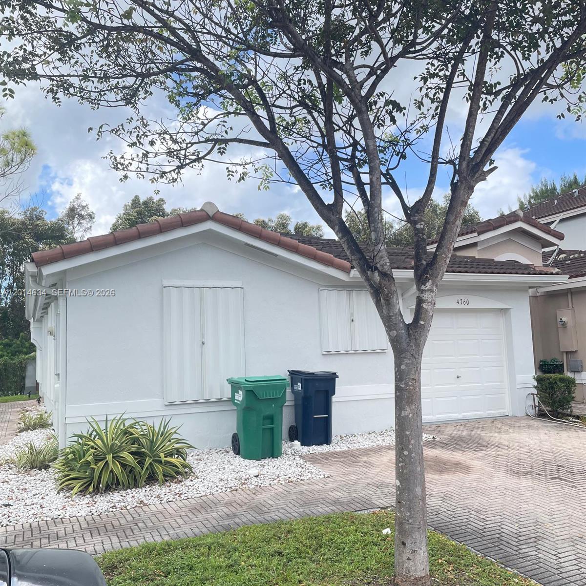 PARK LAKES SEC 3 - Residential Lease