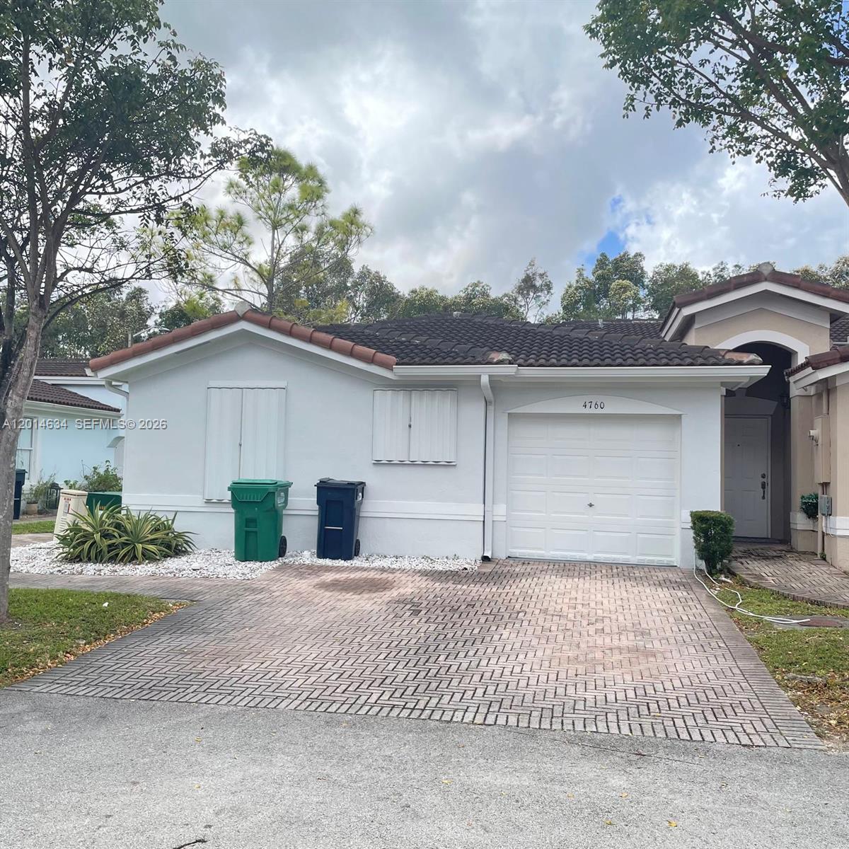 PARK LAKES SEC 3 - Residential Lease