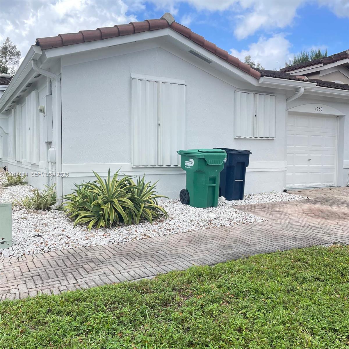 PARK LAKES SEC 3 - Residential Lease