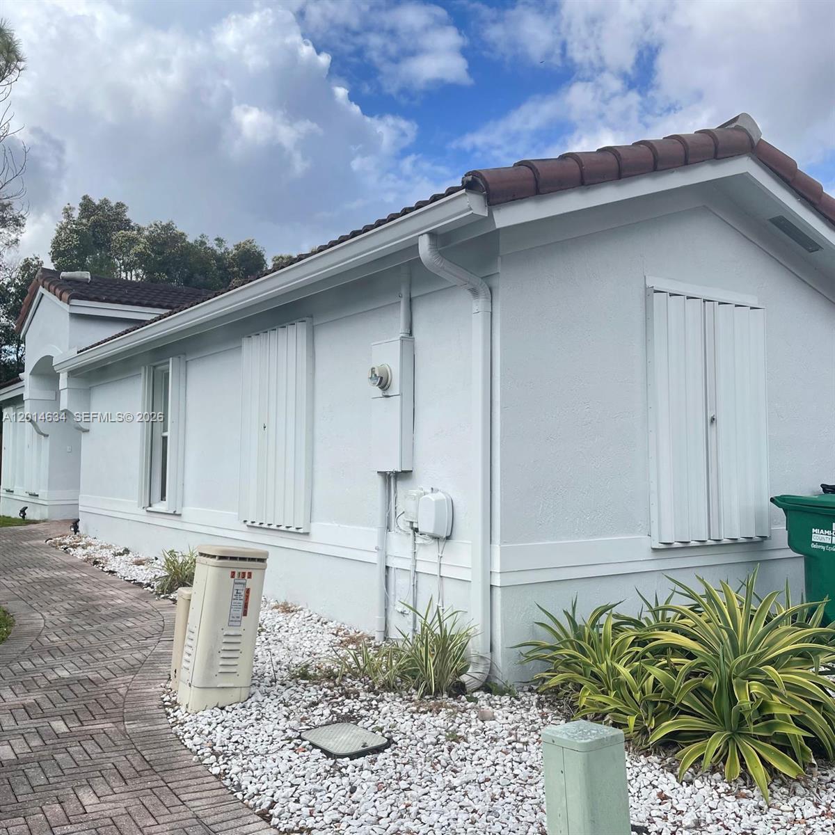 PARK LAKES SEC 3 - Residential Lease