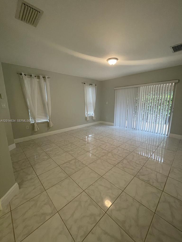 PARK LAKES SEC 3 - Residential Lease