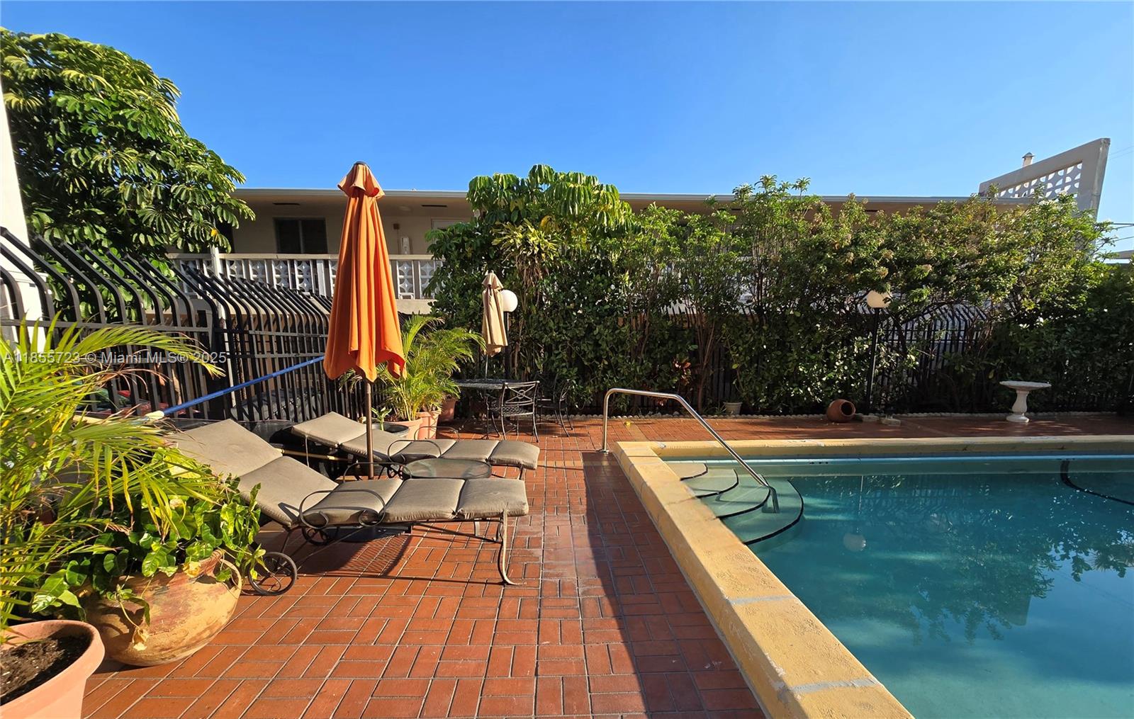 7440 Harding Ave 403