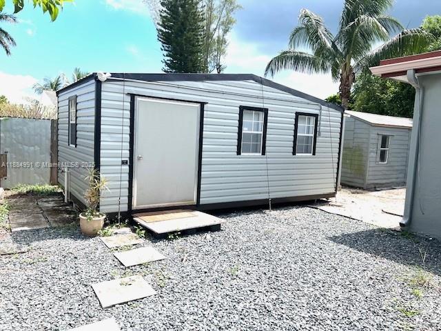 DAVIE MANOR - Residential Lease