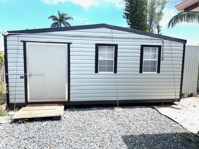 DAVIE MANOR - Residential Lease