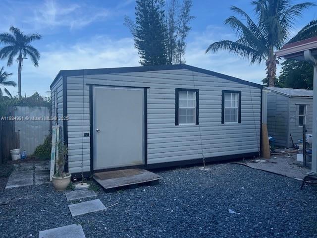 DAVIE MANOR - Residential Lease