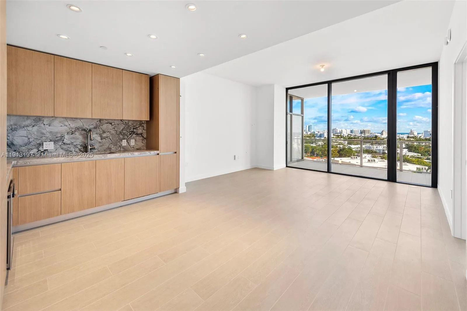 Miami Beach, Florida 33139, United States, 1 Bedroom Bedrooms, ,2 BathroomsBathrooms,Residential,Active,243239