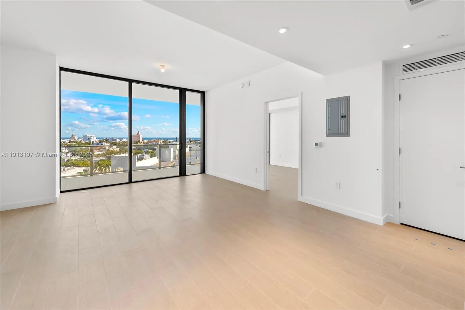 Miami Beach, Florida 33139, United States, 1 Bedroom Bedrooms, ,2 BathroomsBathrooms,Residential,Active,243239