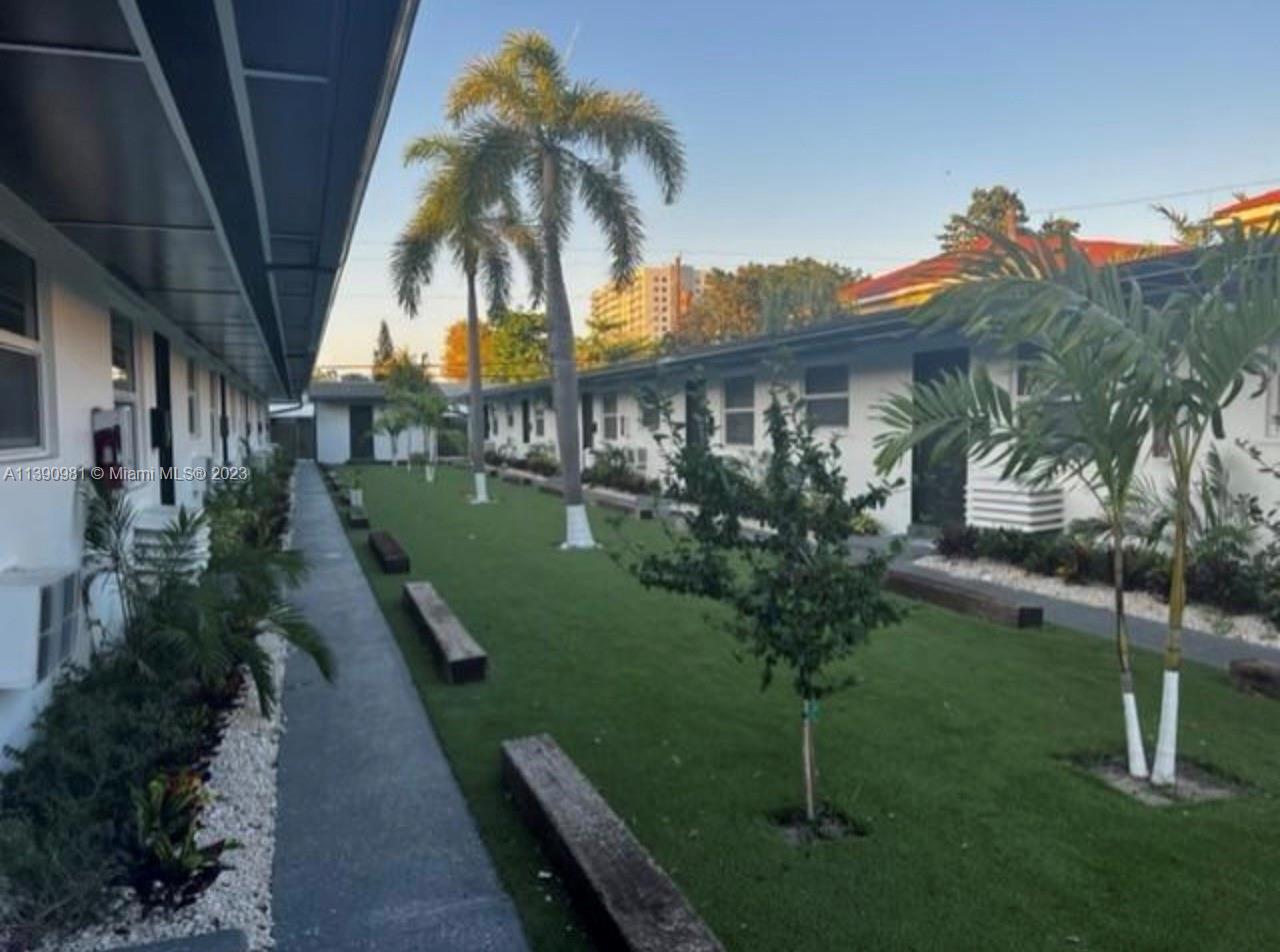 HOLLYWOOD LITTLE RANCHES - Residential Lease