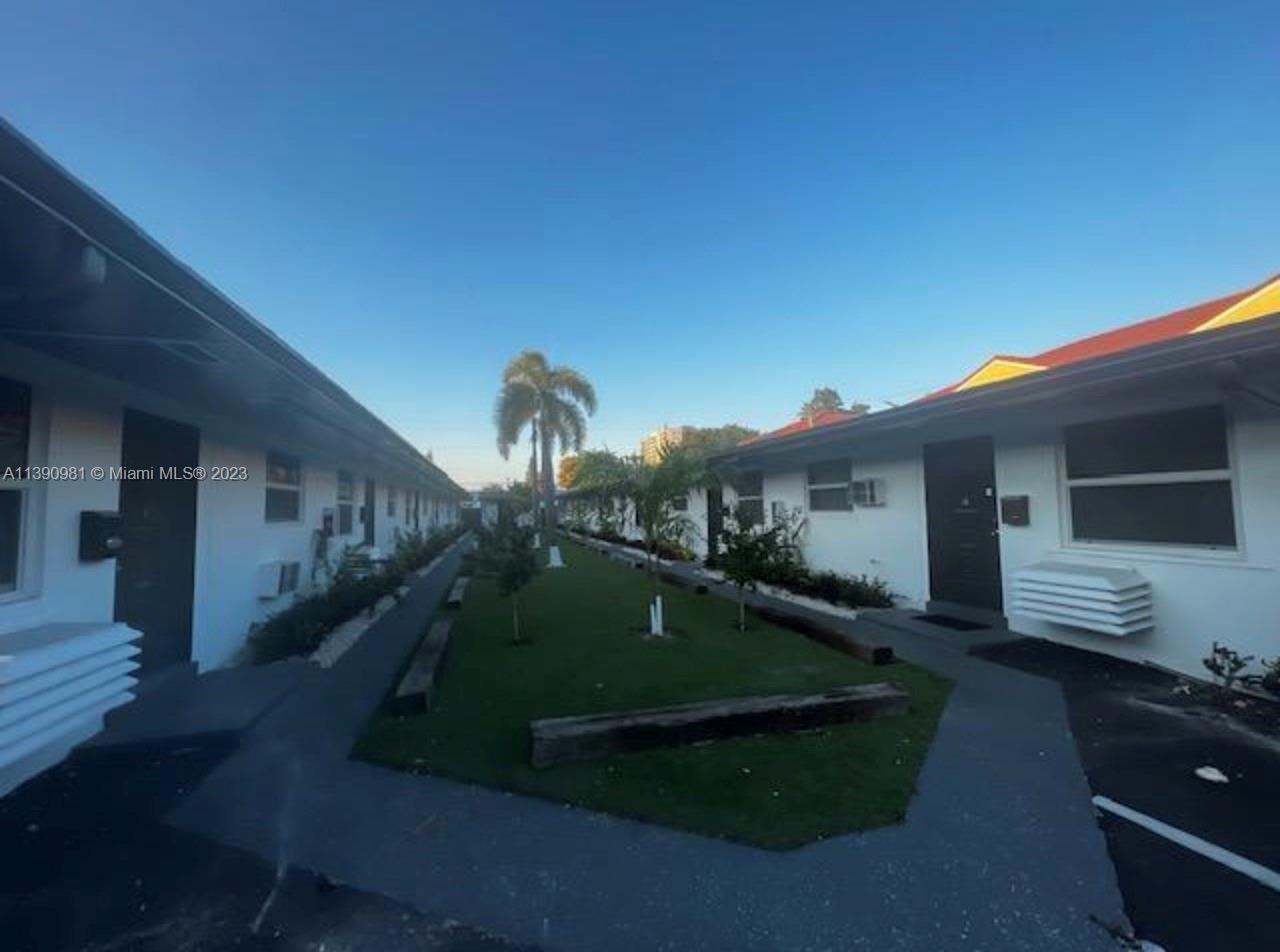 HOLLYWOOD LITTLE RANCHES - Residential Lease