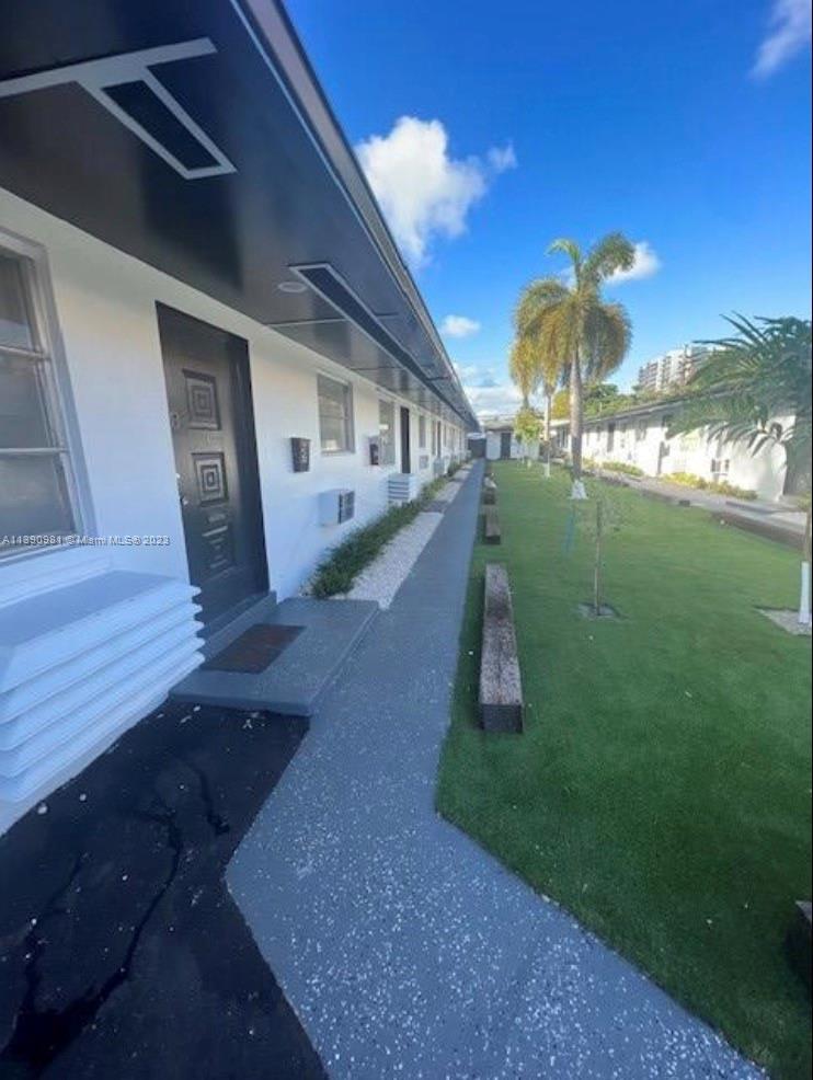 HOLLYWOOD LITTLE RANCHES - Residential Lease