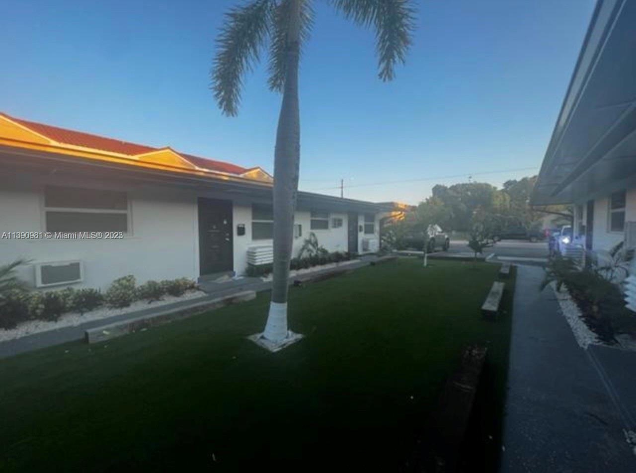 HOLLYWOOD LITTLE RANCHES - Residential Lease