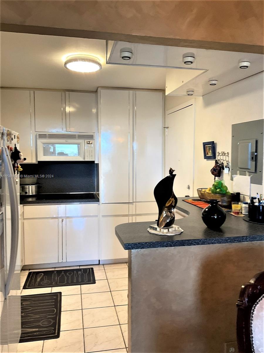 PLAZA OF WESTLAND CONDO - Residential