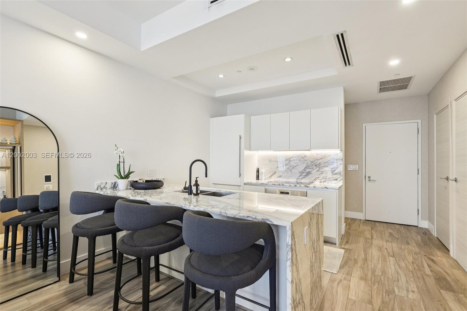 801 SMA RESIDENCES CONDO - Residential