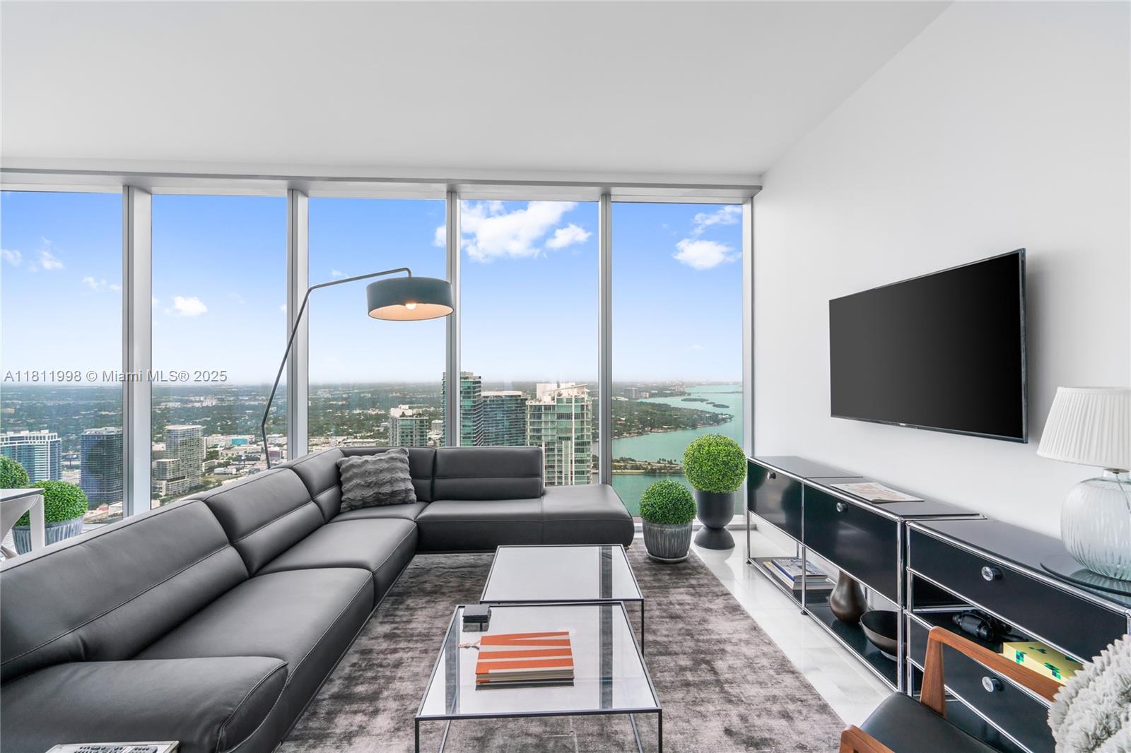 ESCOTTONIA PARK - Residential Lease