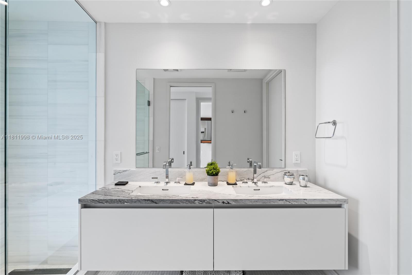 ESCOTTONIA PARK - Residential Lease