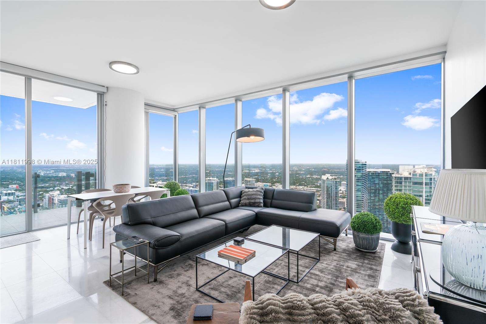 ESCOTTONIA PARK - Residential Lease