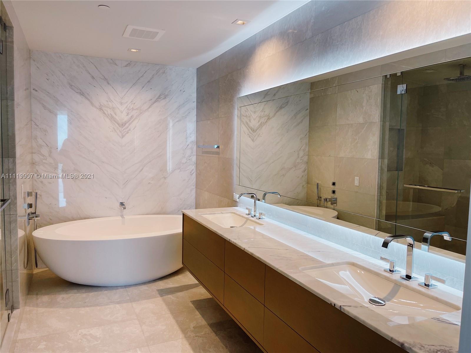 Turnberry Ocean Club - Residential