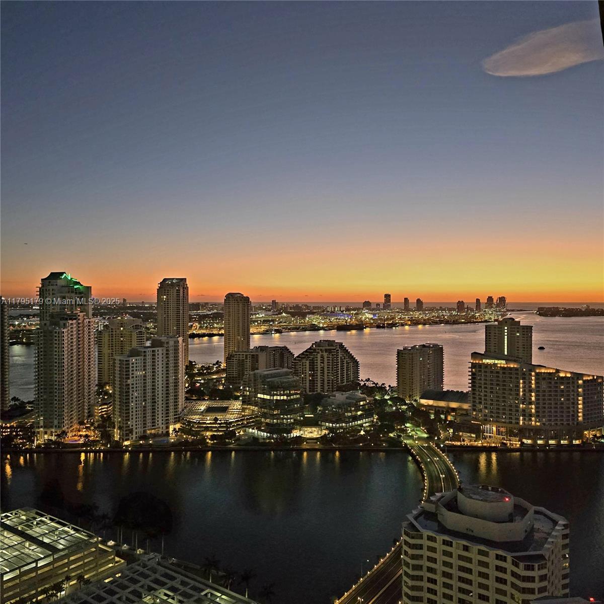 950 Brickell Bay Dr 3904, Miami, Broward County, Florida - 2 Bedrooms  
2 Bathrooms - 