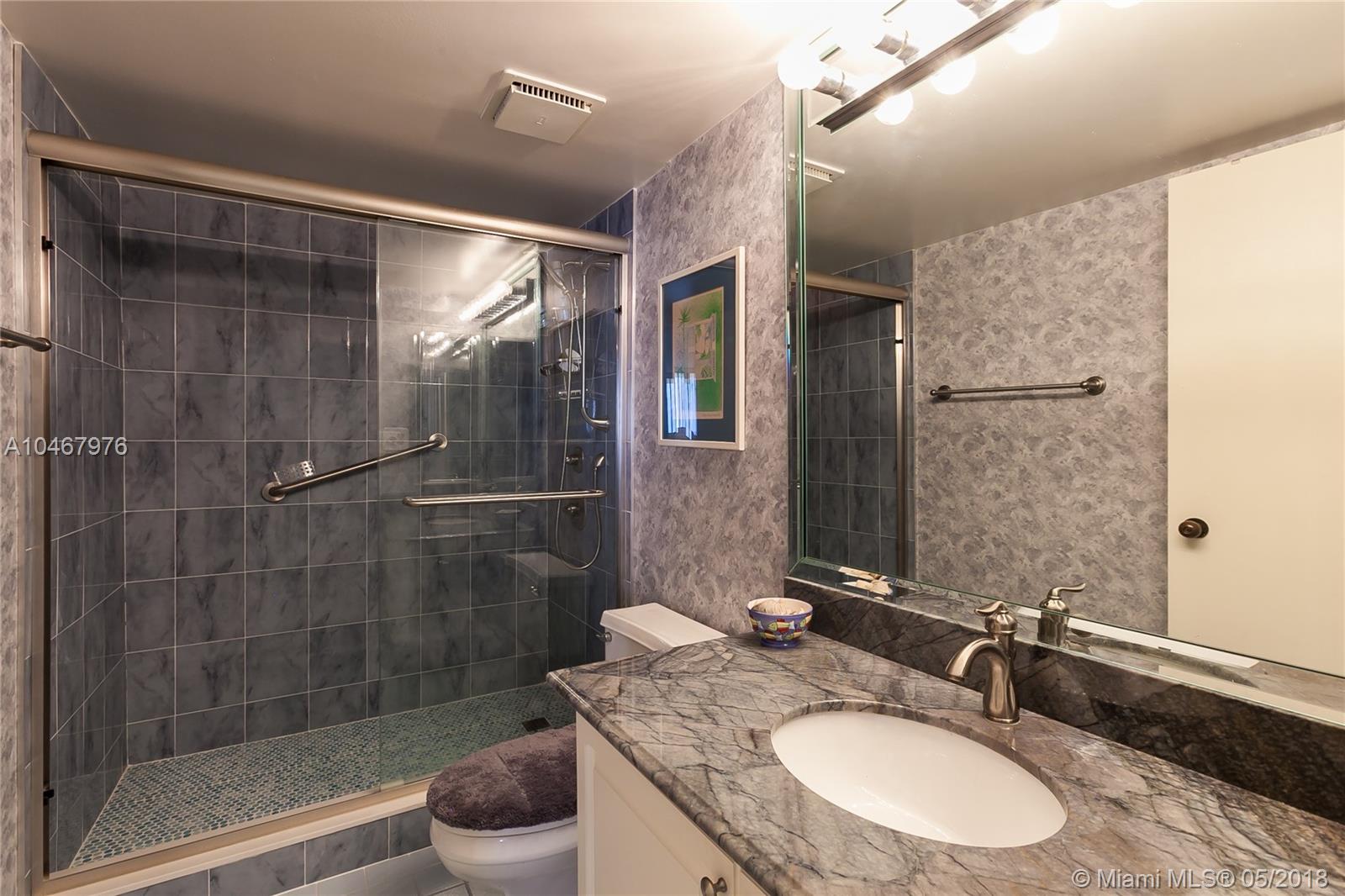 WINSTON TOWERS 600 - Residential