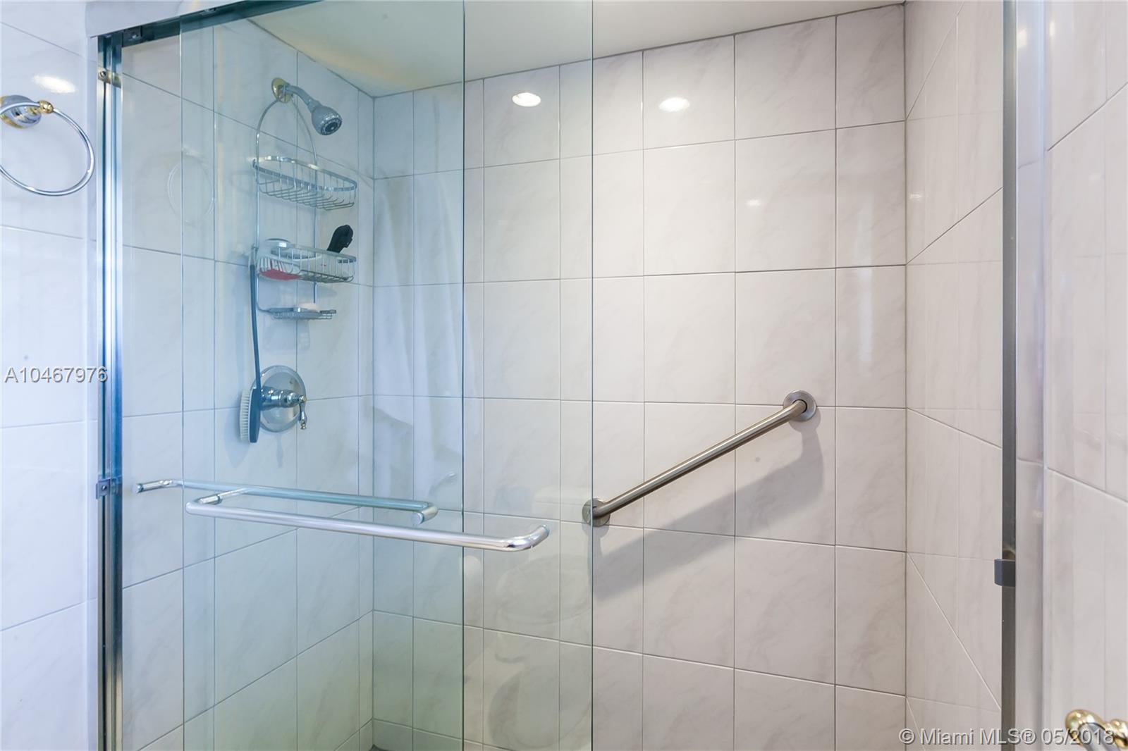 WINSTON TOWERS 600 - Residential