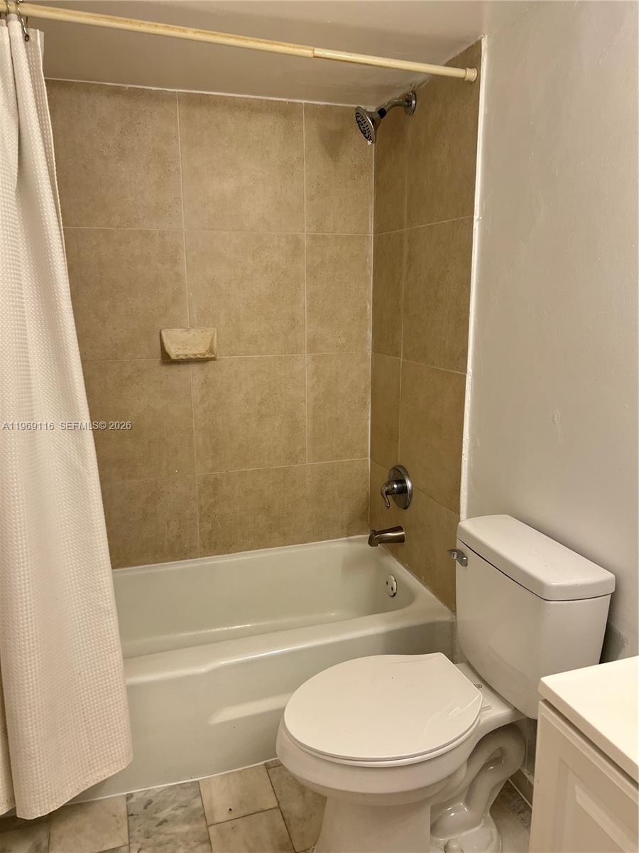 BAYVIEW PALMS CONDO - Residential Lease