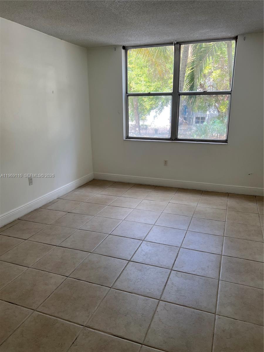 BAYVIEW PALMS CONDO - Residential Lease