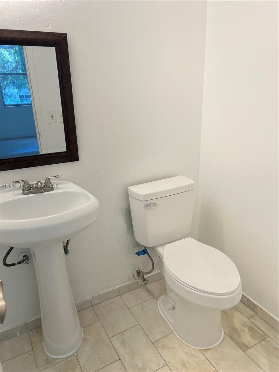 BAYVIEW PALMS CONDO - Residential Lease