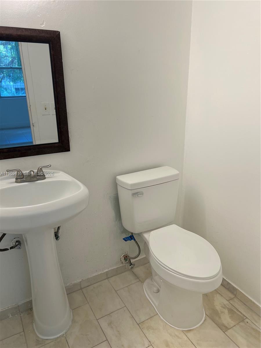 BAYVIEW PALMS CONDO - Residential Lease