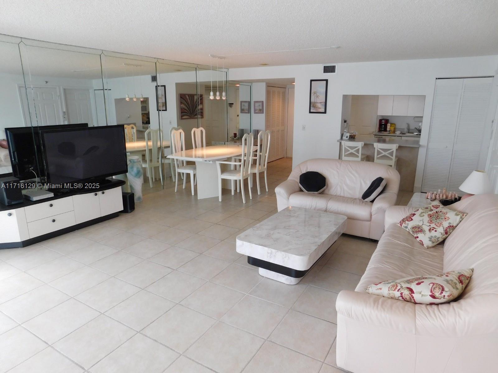 LE MONTCALM CONDO - Residential