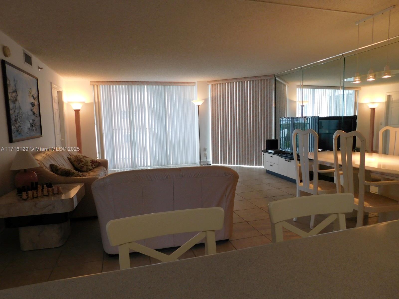 LE MONTCALM CONDO - Residential