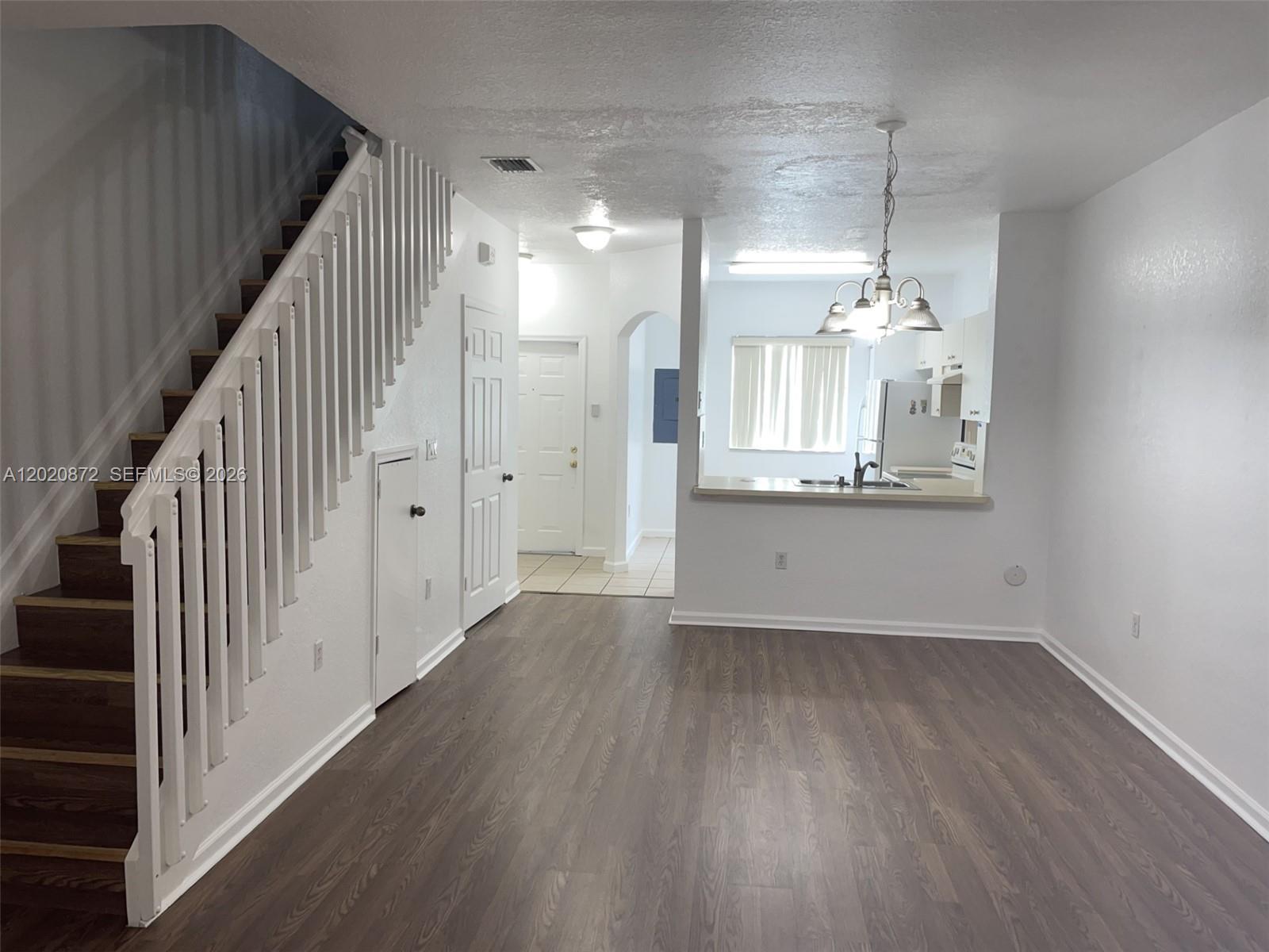 WOODLAND VILLAS 1ST ADD - Residential