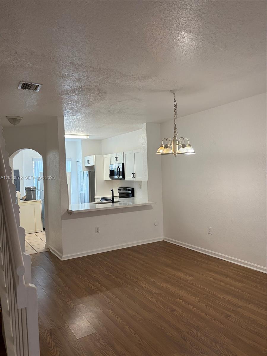 WOODLAND VILLAS 1ST ADD - Residential