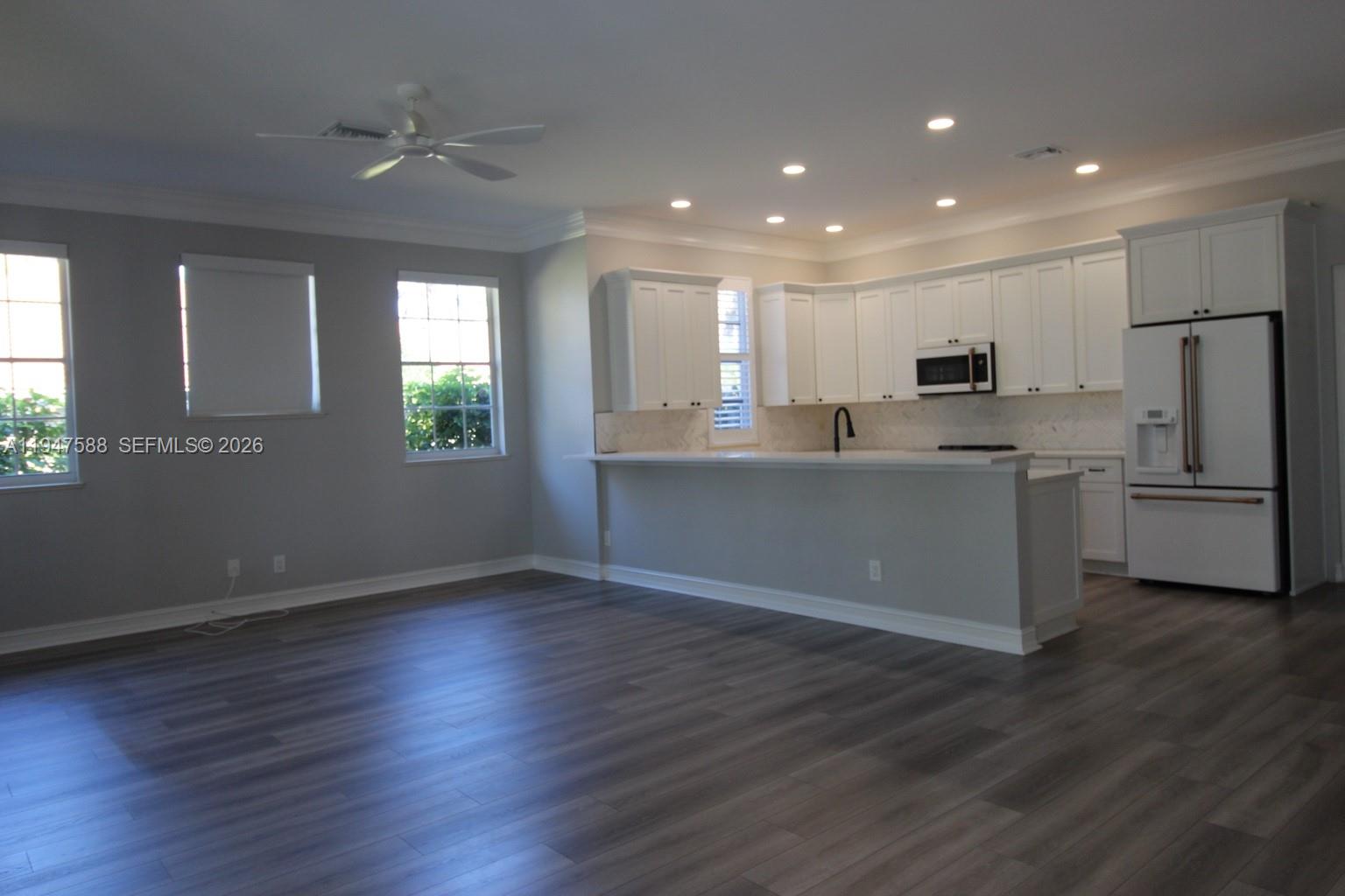 COUNTRY CLUB ESTATES PARC - Residential