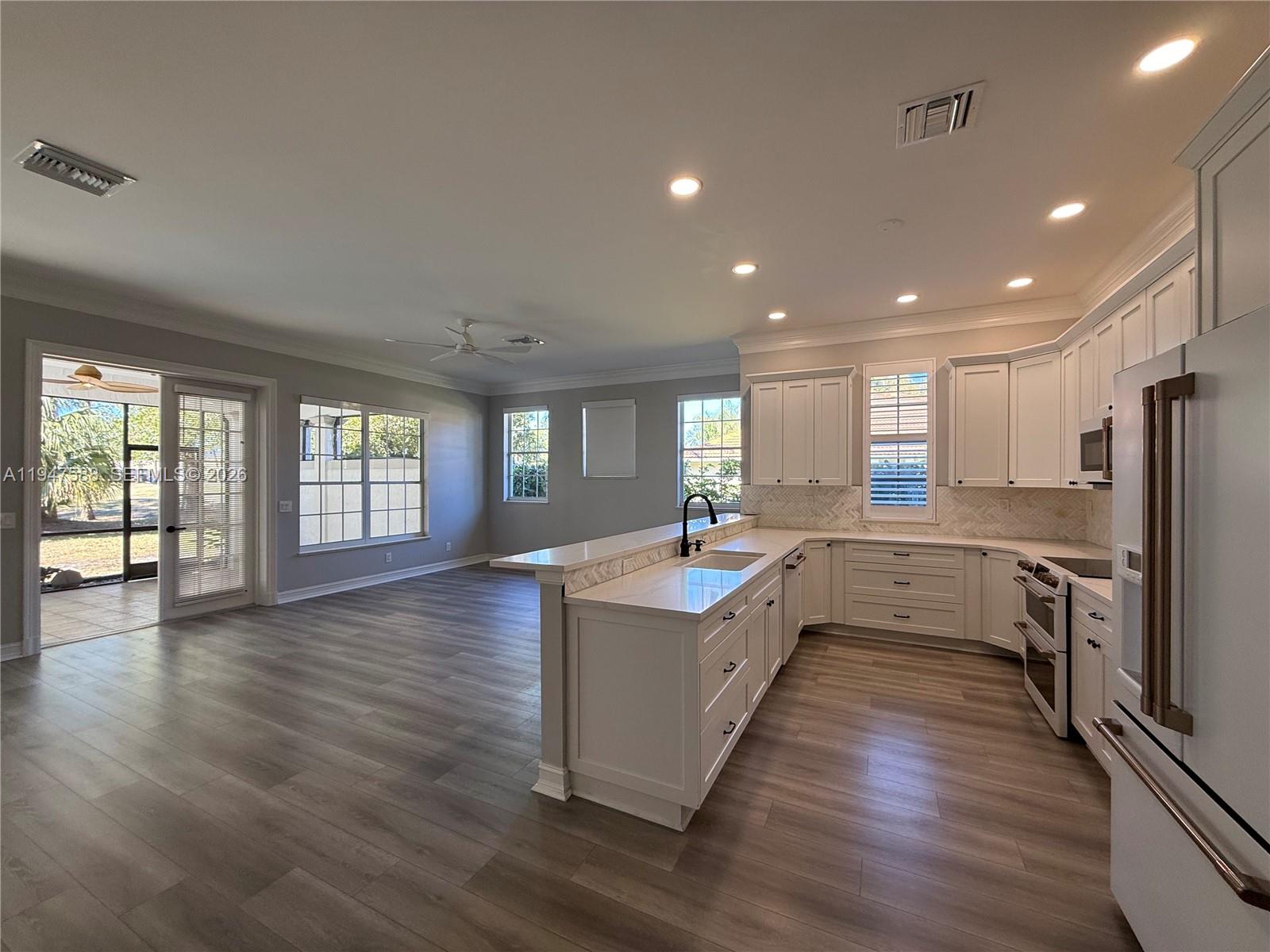 COUNTRY CLUB ESTATES PARC - Residential