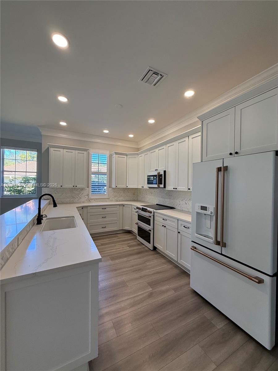 COUNTRY CLUB ESTATES PARC - Residential