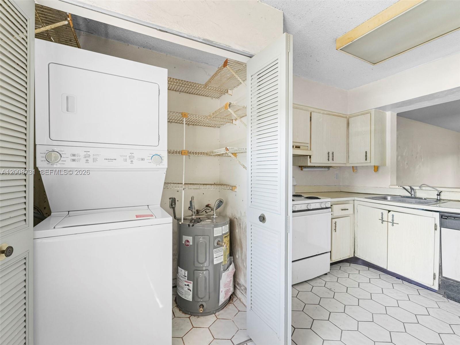 PALM LAKES CONDO - Residential