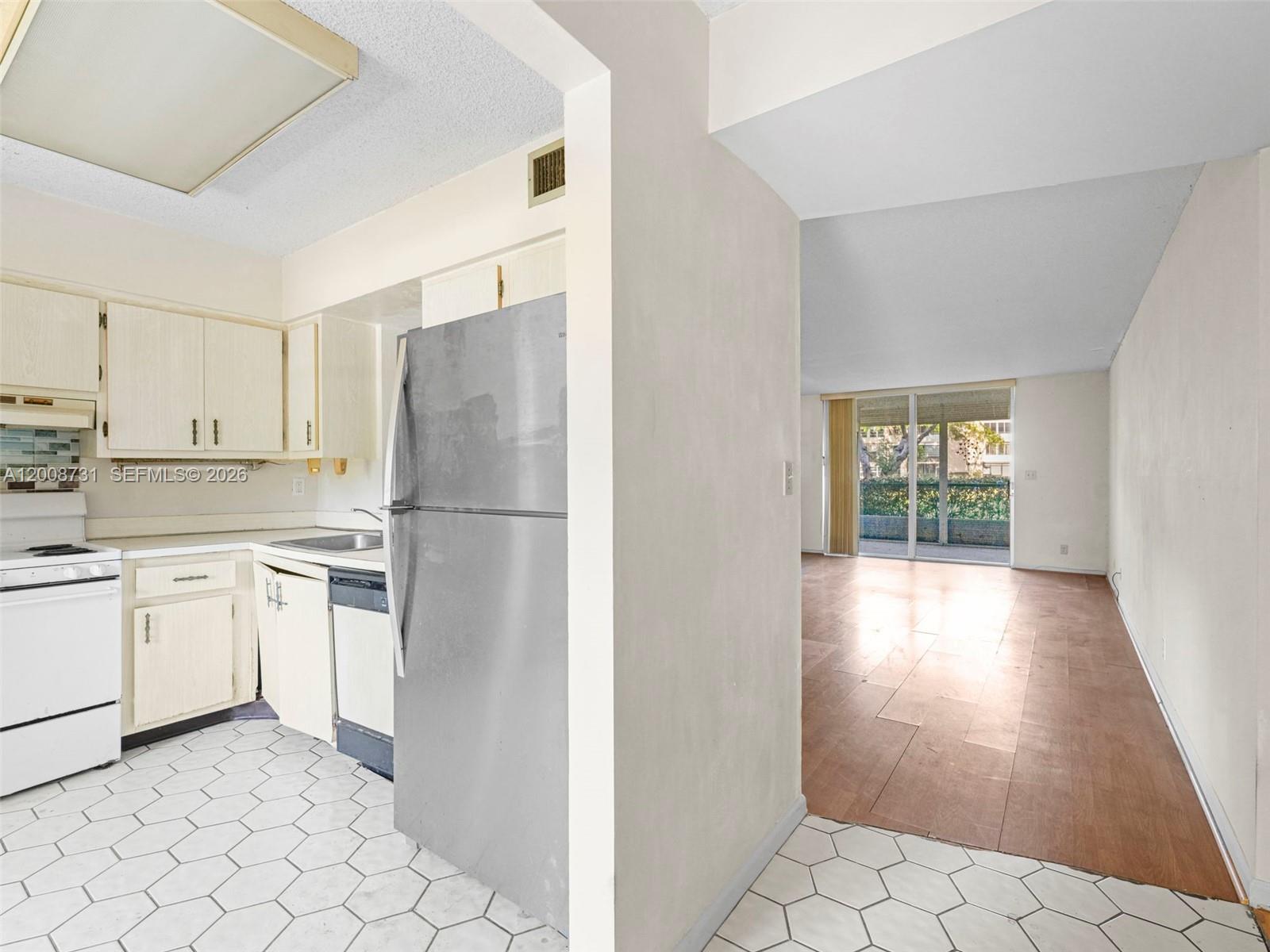 PALM LAKES CONDO - Residential
