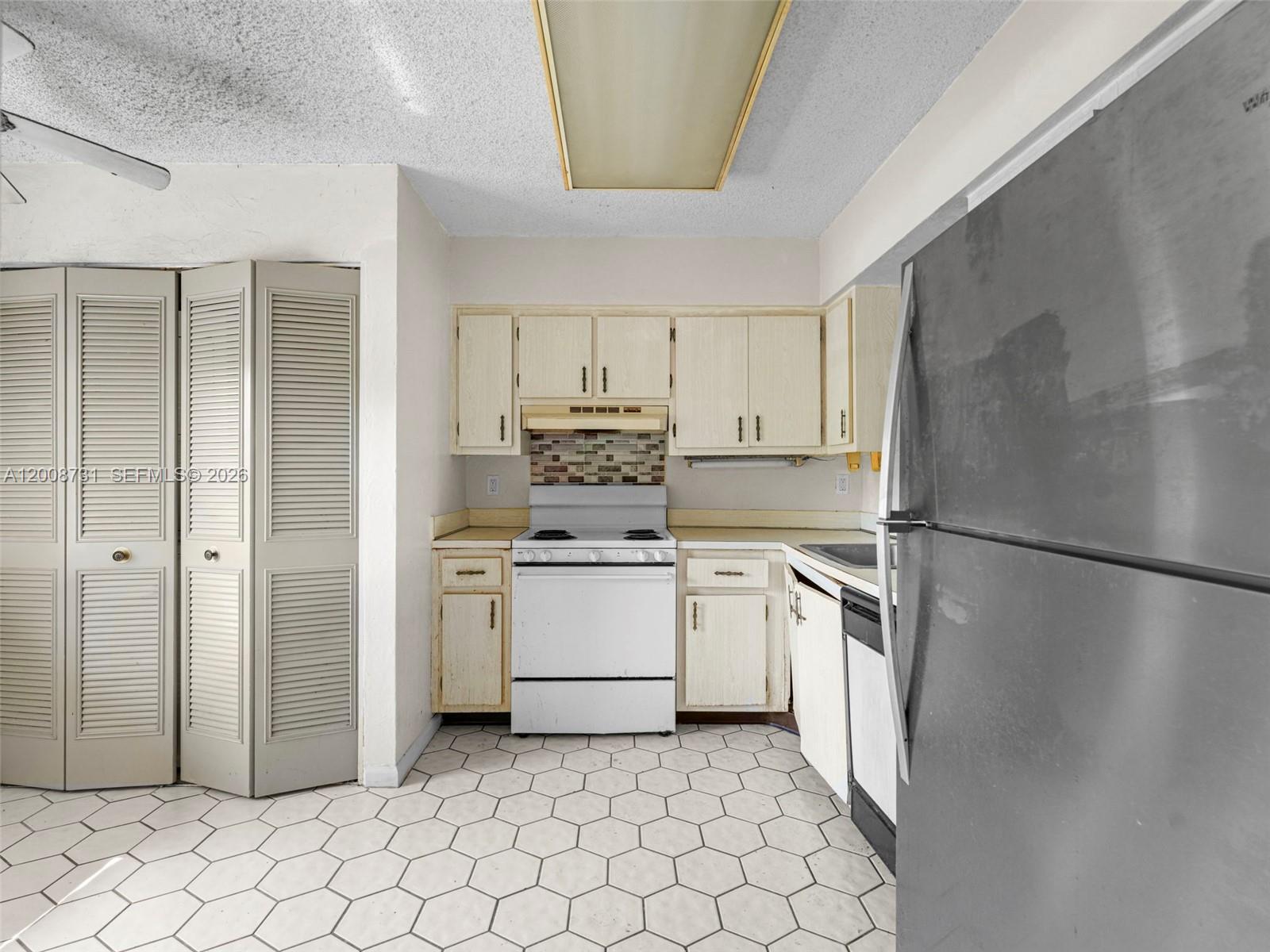 PALM LAKES CONDO - Residential