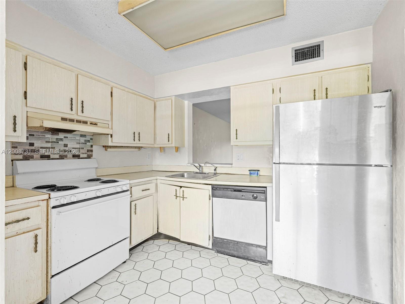 PALM LAKES CONDO - Residential